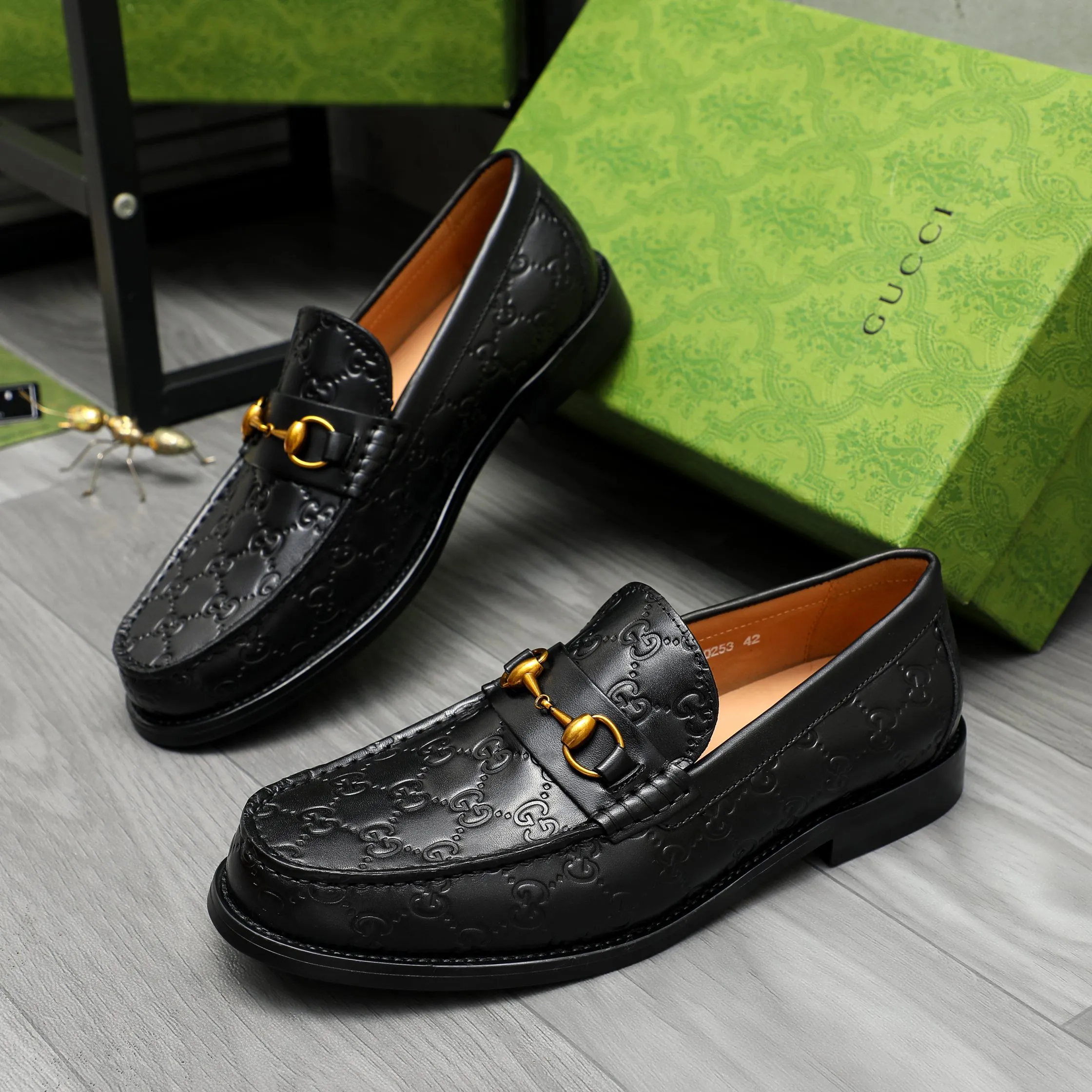 Men's shoes 💰420 Product trademark: GUCCI "Gucci" business slip-on leather shoes Regular size: 38-45 (45. Customized, non-returnable) Product materials: Selected embossed cowhide upper, cowhide lining, original rubber outsole
